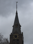 901431 Gezicht op de torenspits van de Marekerk (Zandweg 126) te De Meern (gemeente Utrecht), waar de wijzers van de ...